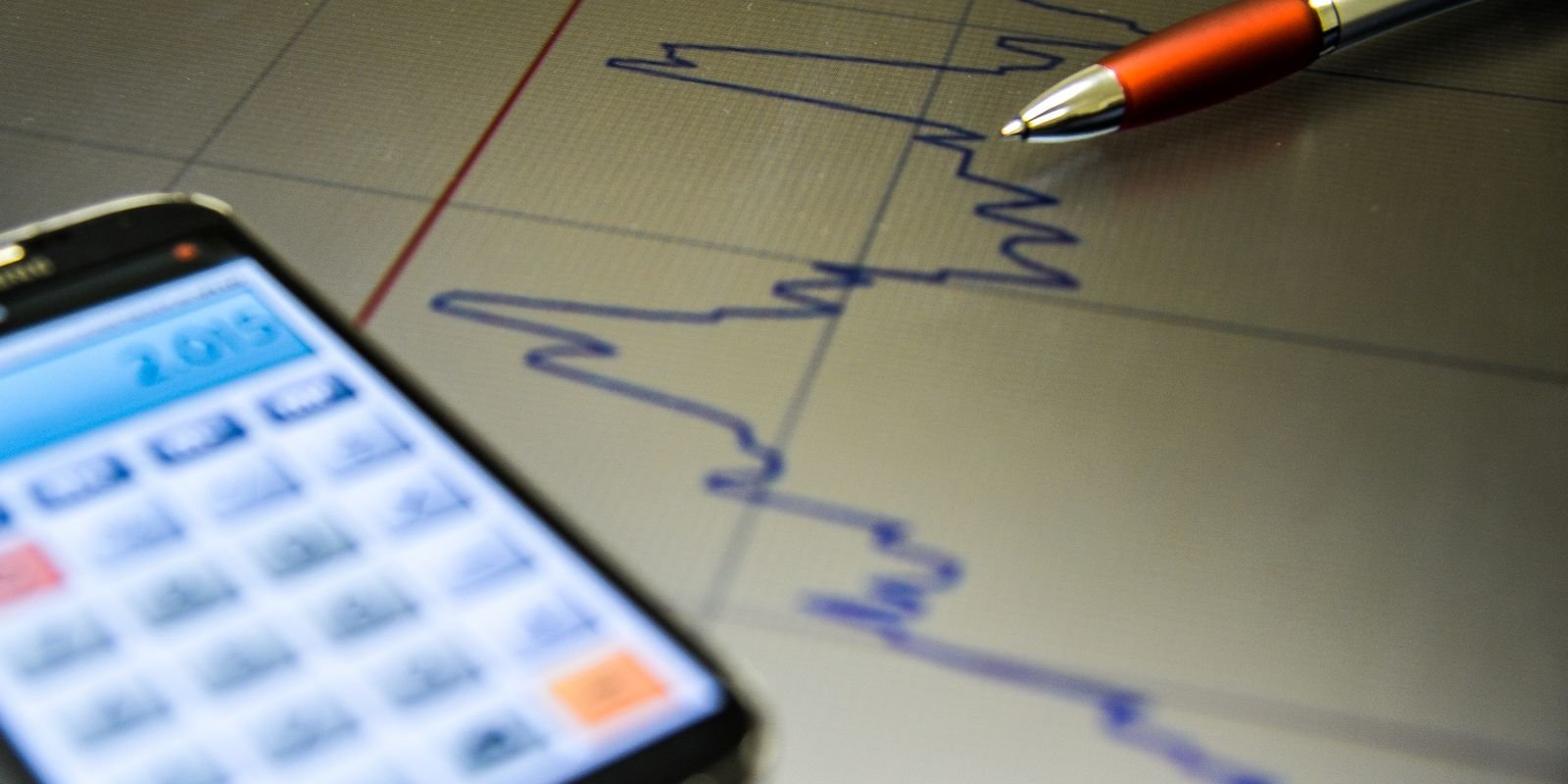 Analistas do mercado financeiro sobem projeções para inflação e juros