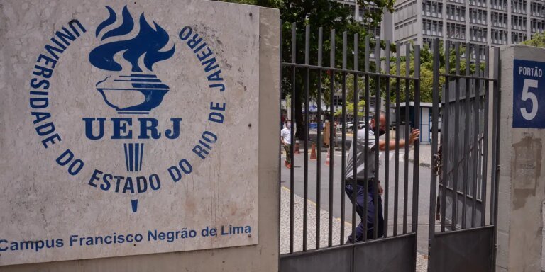 Professores da Uerj entram em greve por recuperação salarial