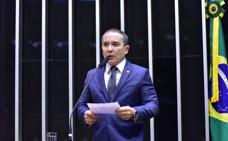 Projeto estende salário-maternidade a avós e irmãos em caso de morte da mãe – Notícias