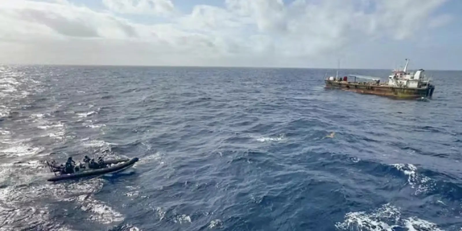Marinha resgata navio africano à deriva no litoral nordestino