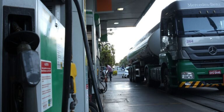 Governo e estados chegam a acordo para derrubar preço do diesel
