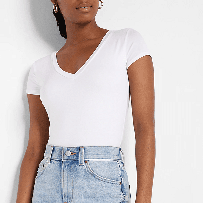 camiseta branca opaca com decote em V