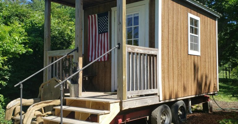Combatendo a falta de moradia com casas minúsculas