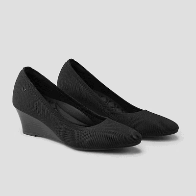 Salto em cunha amendoado com parte superior em tecido elástico à prova d'água