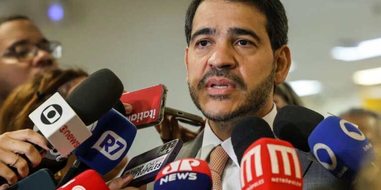 CCJ do Senado sabatina Jorge Messias para vaga no STF