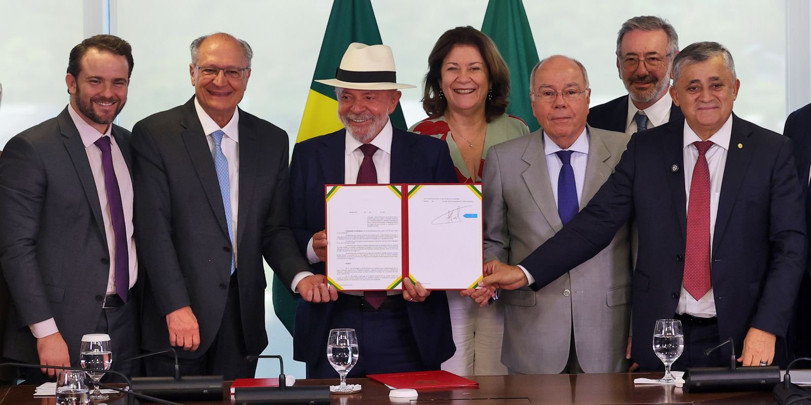 Lula assina decreto de promulgação do acordo Mercosul-União Europeia