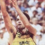 “Cesta de 3 pontos! Do Mão Santa!”: comentaristas celebram Oscar