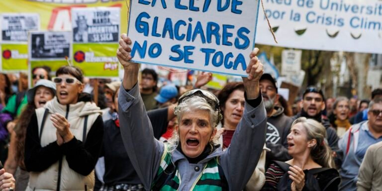 Jerusalém reabre locais sagrados e Argentina altera Lei de Geleiras