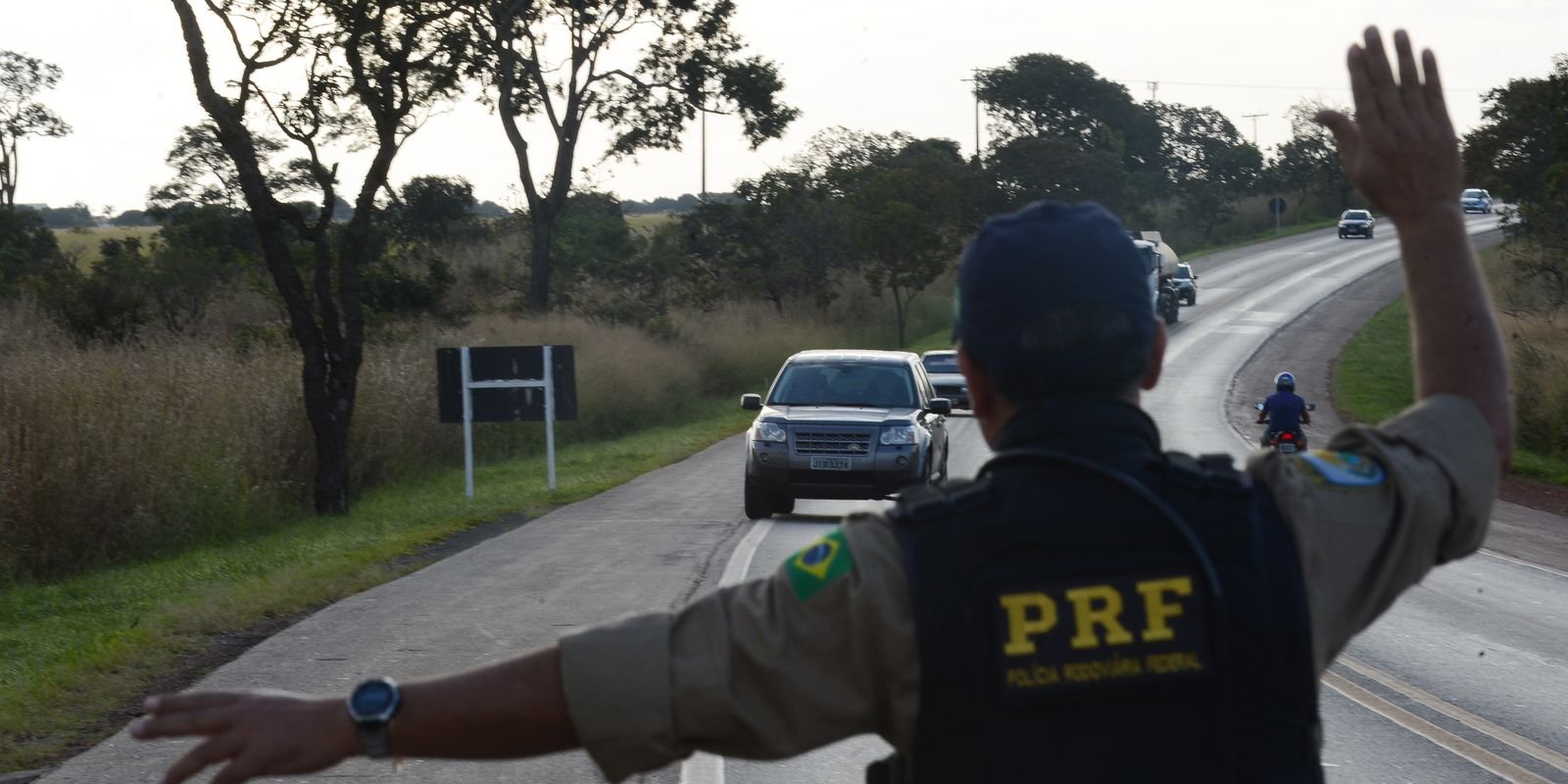 PRF reforça policiamento nas rodovias com a Operação Dia do Trabalho