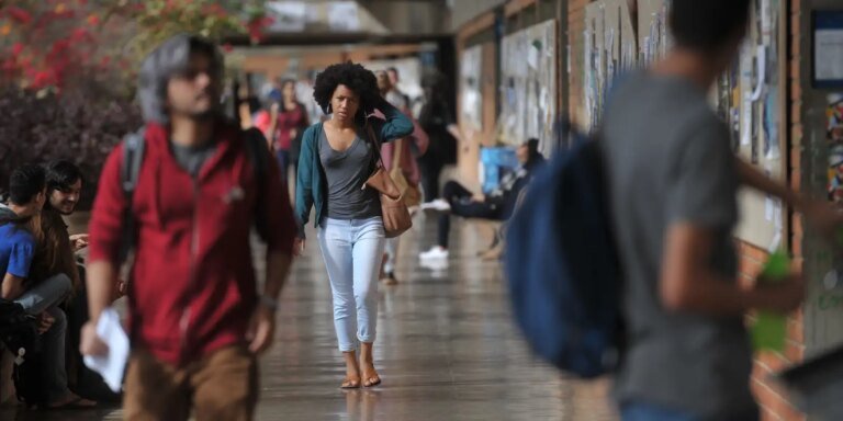 Quase metade dos alunos cotistas concluem a graduação, diz Inep