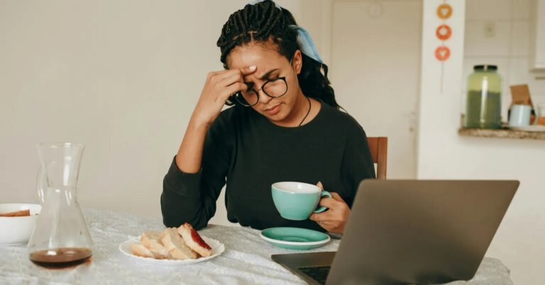 Por que seu cérebro continua falando sozinho
