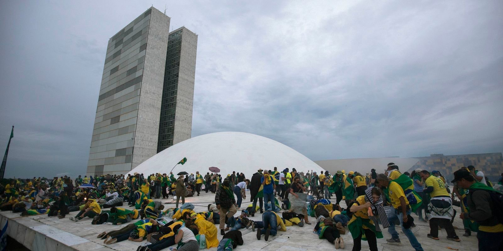 Moraes concede prisão domiciliar a idosos condenados pelo 8 de Janeiro