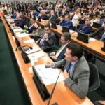 CCJ da Câmara aprova parecer favorável à PEC do fim da escala 6x1