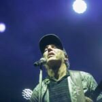 Prestes a completar 60 anos, Zeca Baleiro lança coletânea de músicas