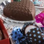 Amigo-secreto de chocolate ganha espaço na celebração da Páscoa