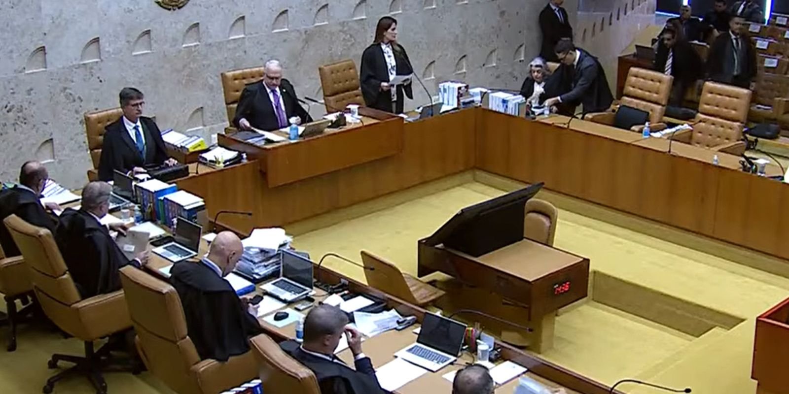 Endividados: STF forma maioria por revisão do valor mínimo existencial