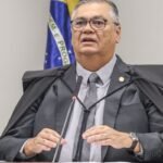 Dino manda investigar emendas para ONGs e filme de Bolsonaro