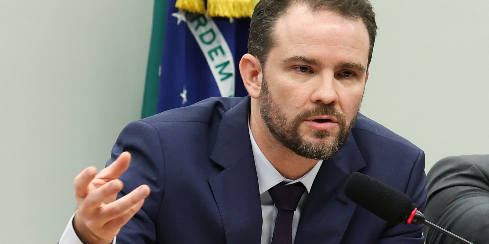 Ministro da Fazenda defende na Câmara fim da escala 6x1