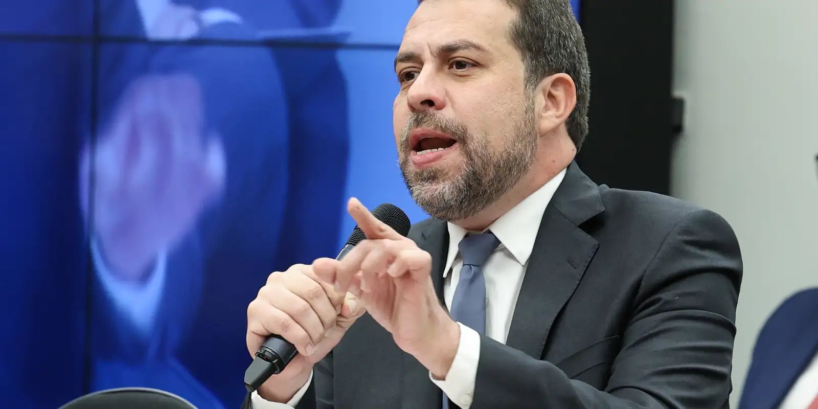 Na Câmara, Boulos defende fim da escala 6x1 de forma imediata