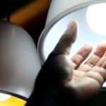 Aneel aprova regras para baratear contas de luz de consumidores