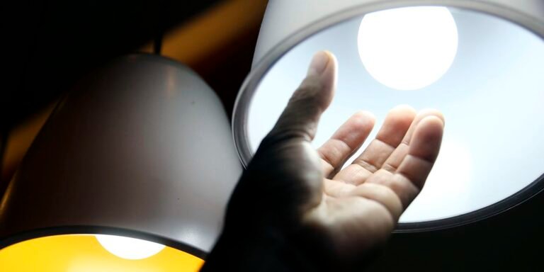Aneel aprova regras para baratear contas de luz de consumidores