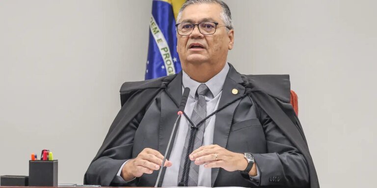 Dino manda investigar emendas para ONGs e filme sobre Bolsonaro