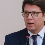 Dino dá prazo para Câmara explicar viagem internacional de Mário Frias