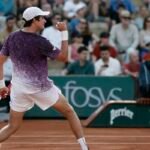 Tenista João Fonseca faz história e elimina Djokovic em Roland Garros