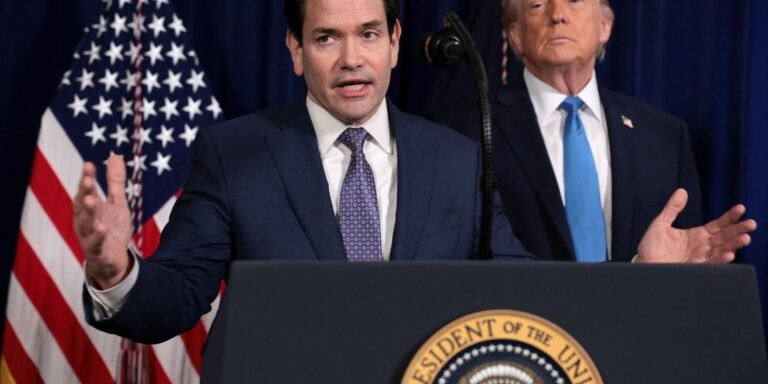 Rubio fala em proposta "sólida" para abrir Estreito de Ormuz; Irã nega