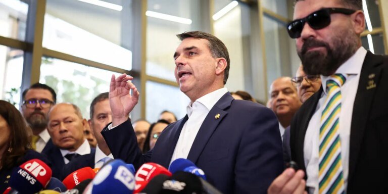 Flávio Bolsonaro confirma visita a Vorcaro durante prisão domiciliar