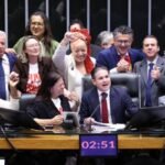 Câmara aprova PEC que acaba com escala 6x1