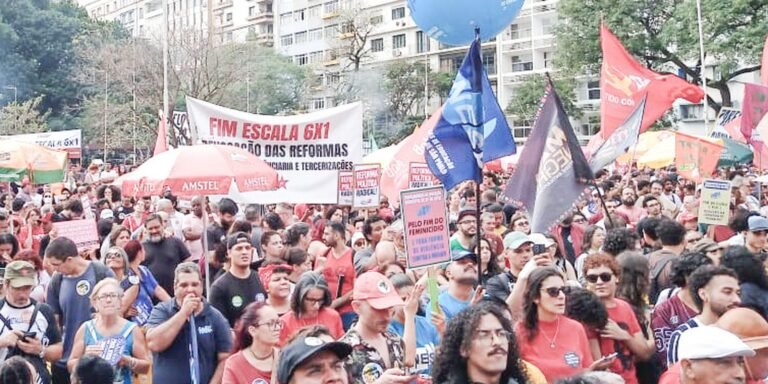 Por mais tempo de descanso e para a família, trabalhadores marcham