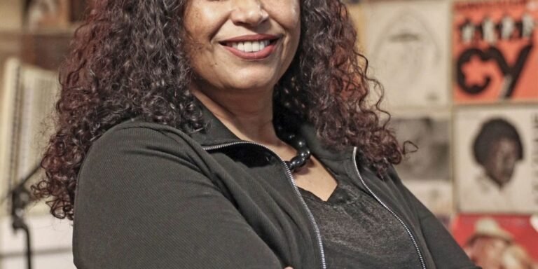 Beatriz Arcoverde, da EBC, vence categoria do Prêmio Mulheres Raras