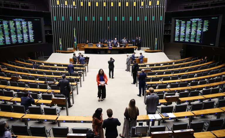 Deputados aprovam projeto que aumenta pena para militar que cometer estupro de vulnerável – Notícias