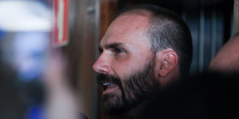 PGR pede condenação de Eduardo Bolsonaro pelo crime de coação