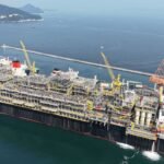 Derivados de petróleo e biocombustíveis puxam produção industrial