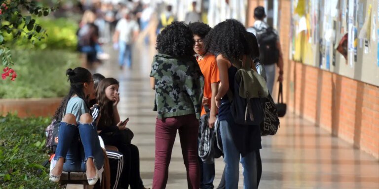 Brasil tem índice de desenvolvimento humano "muito alto" pela 1ª vez