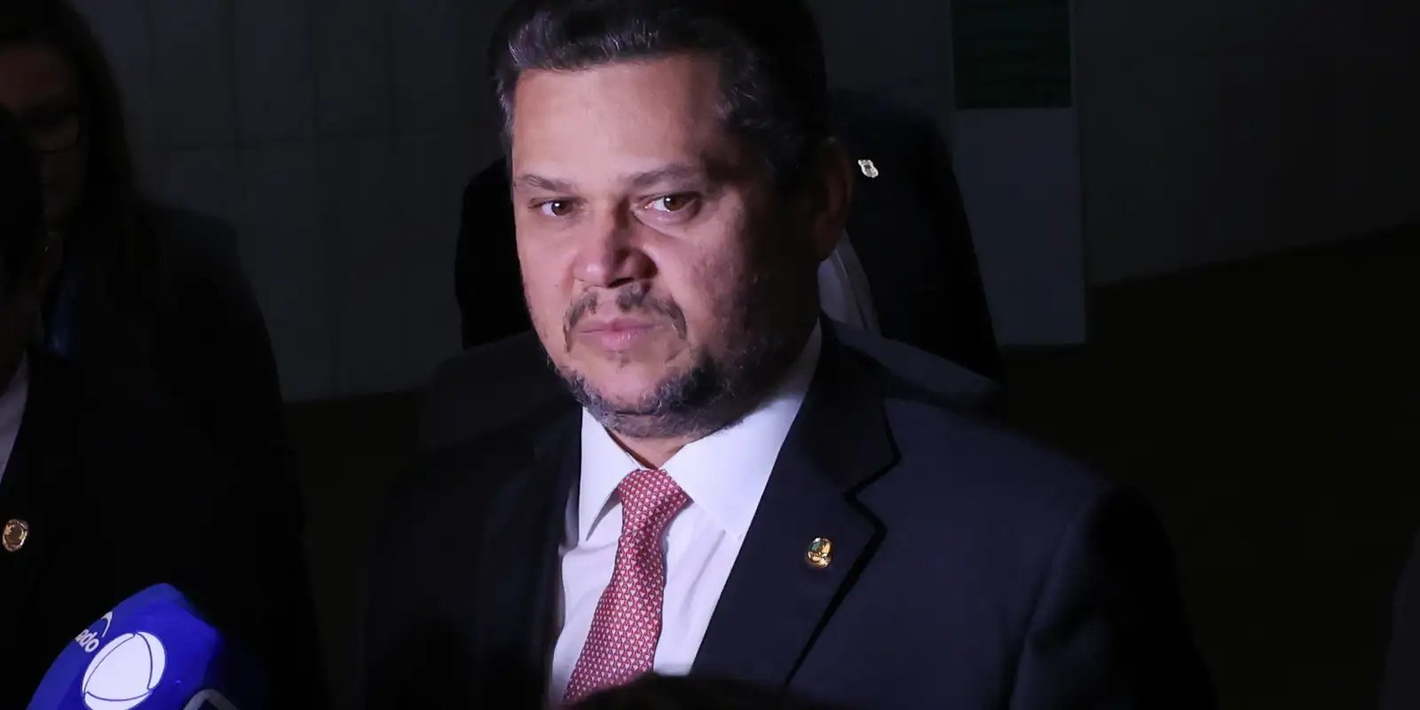 Alcolumbre sai em defesa de Jacques Wagner