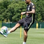 Neymar completa um mês sem jogar e ainda é dúvida contra o Haiti