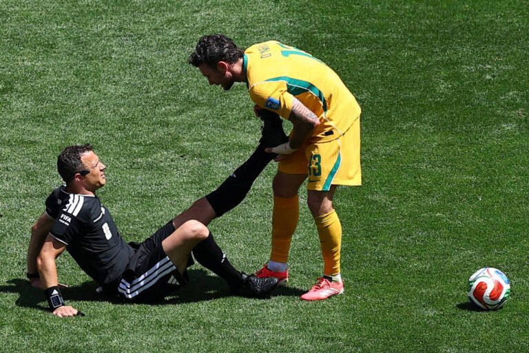 Copa: Árbitro de EUA e Austrália recebe atendimento – 19/06/2026 – Esporte