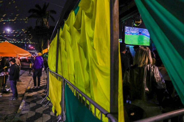 Bares da Vila Madalena têm lonas anticuriosos na Copa – 24/06/2026 – Esporte