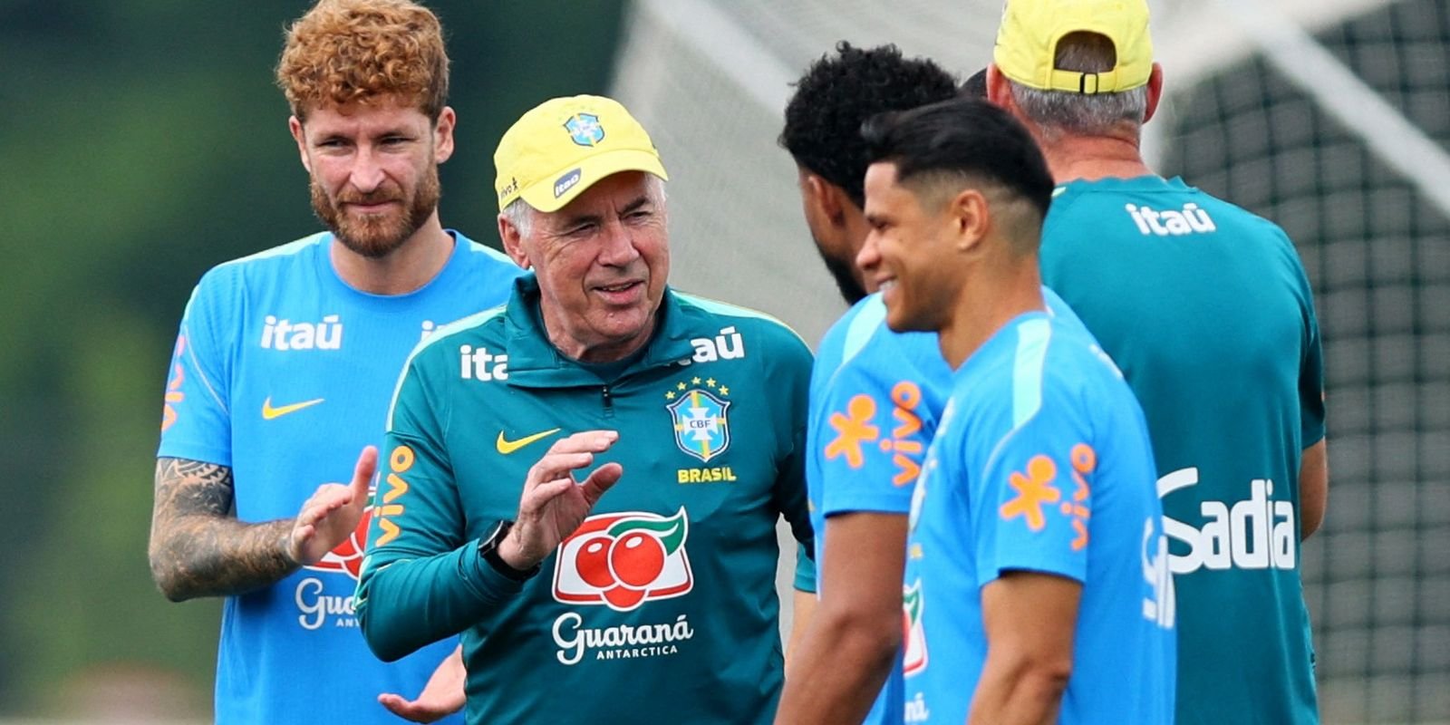 Seleção Brasileira faz primeiro treino visando partida contra o Japão