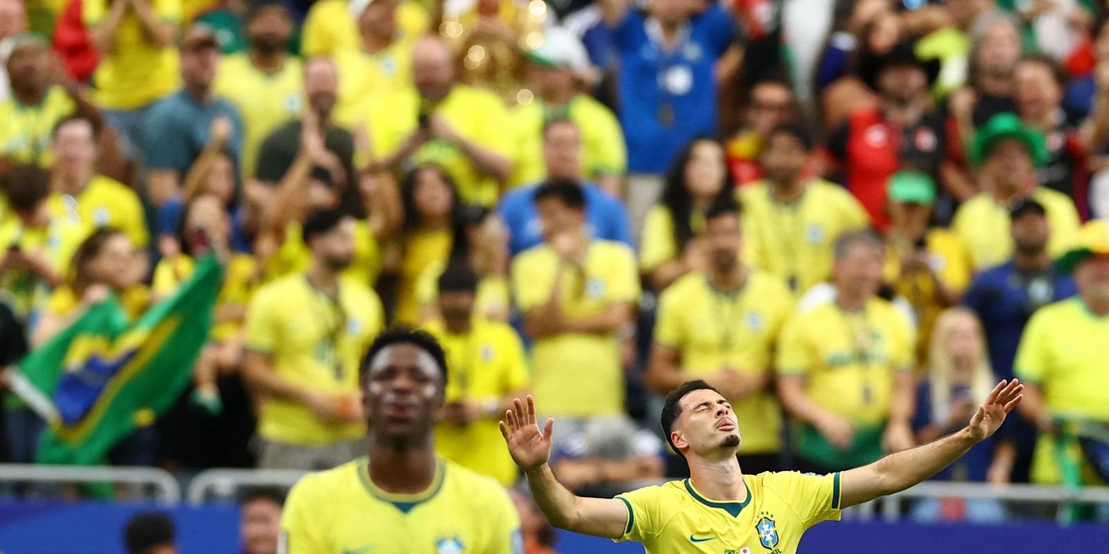 Com emoção, Brasil vence o Japão de virada e avança às oitavas da Copa