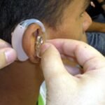 OMS alerta para risco de perda auditiva entre jovens
