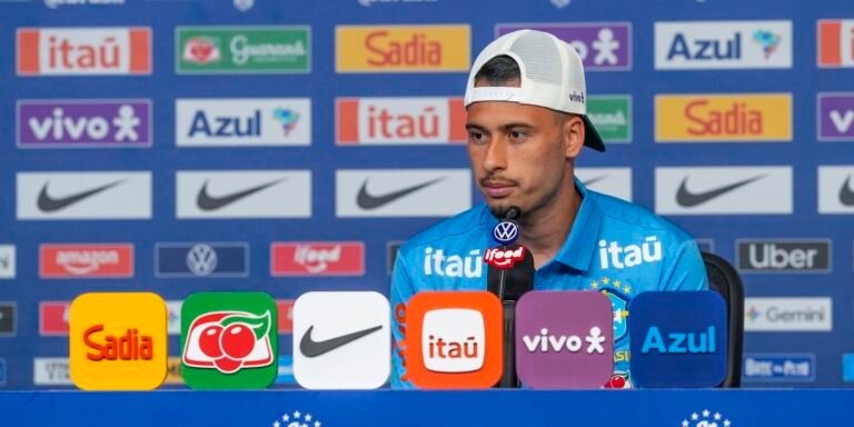 Martinelli admite substituir Raphinha e vê Neymar “querendo muito”