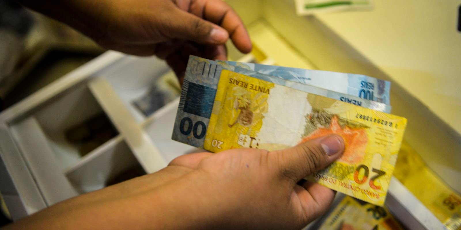 Liberado pagamento do abono salarial para nascidos em julho e agosto