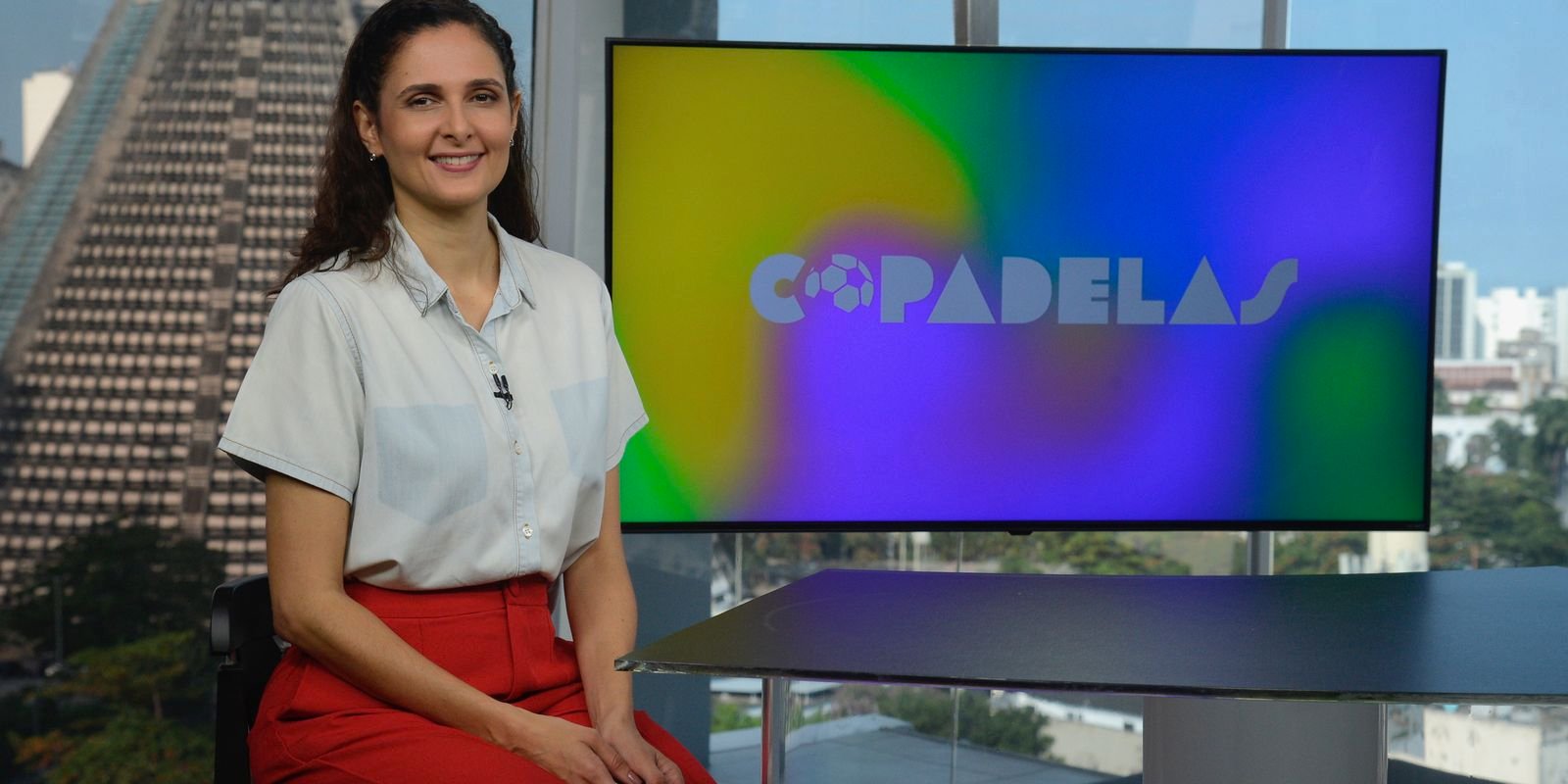 Viva Maria entra em campo para animar a torcida verde e amarela