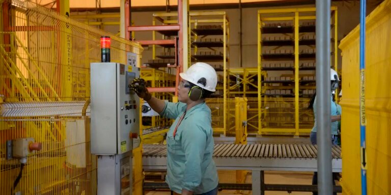 Indústrias empregaram 8,7 milhões de pessoas em 2024