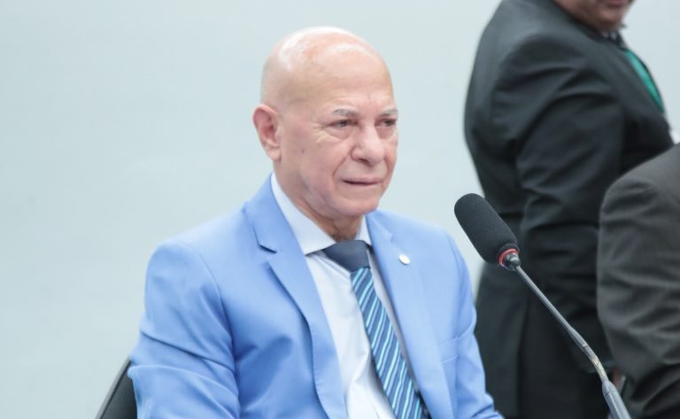 Comissão de Educação aprova projeto que prorroga bolsas de pesquisa para pais estudantes – Notícias