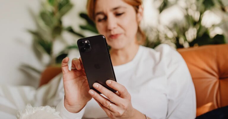 Mamãe, você ama seu telefone mais do que eu?